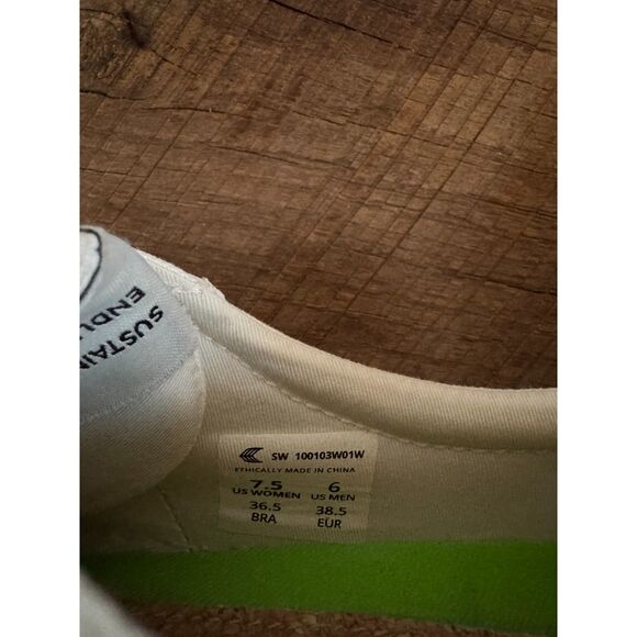 Cariuma Canvas Sneakers - Picture 10 of 10